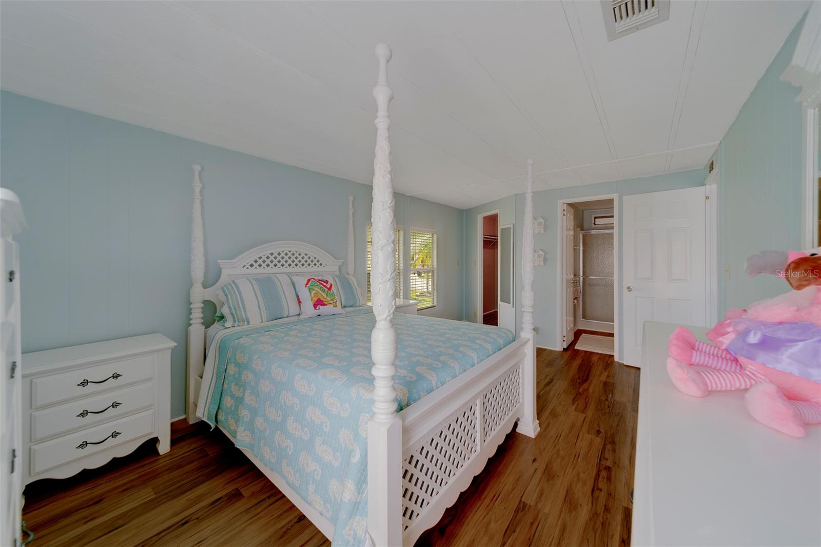 Image 17 of 73 For 12501 Ulmerton Road 77