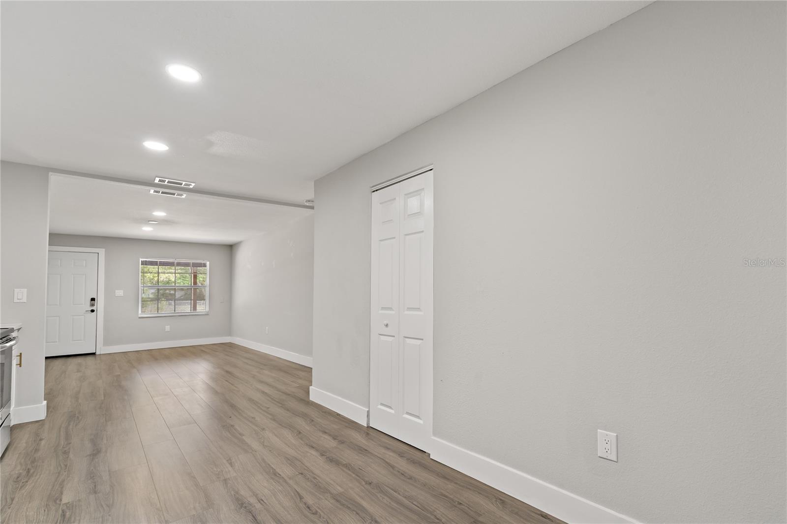 Image 10 of 23 For 3810 Randall Street