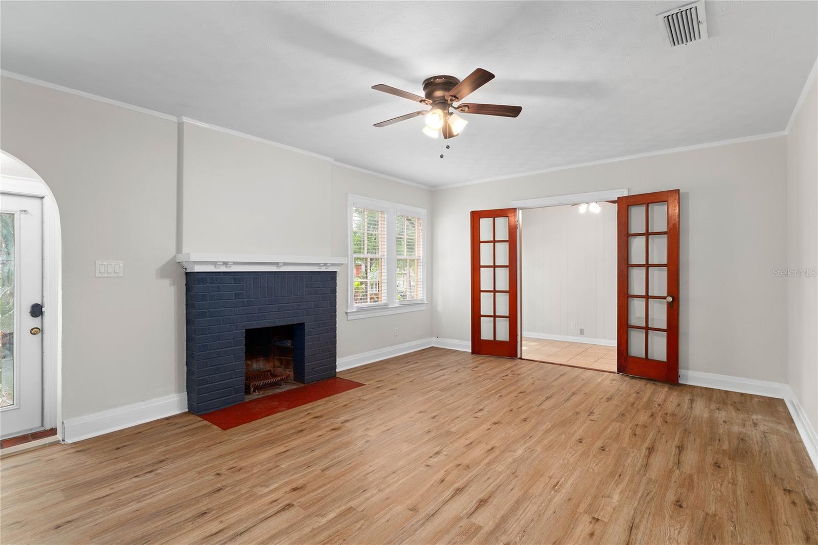 Image 10 of 62 For 1026 Henry Avenue