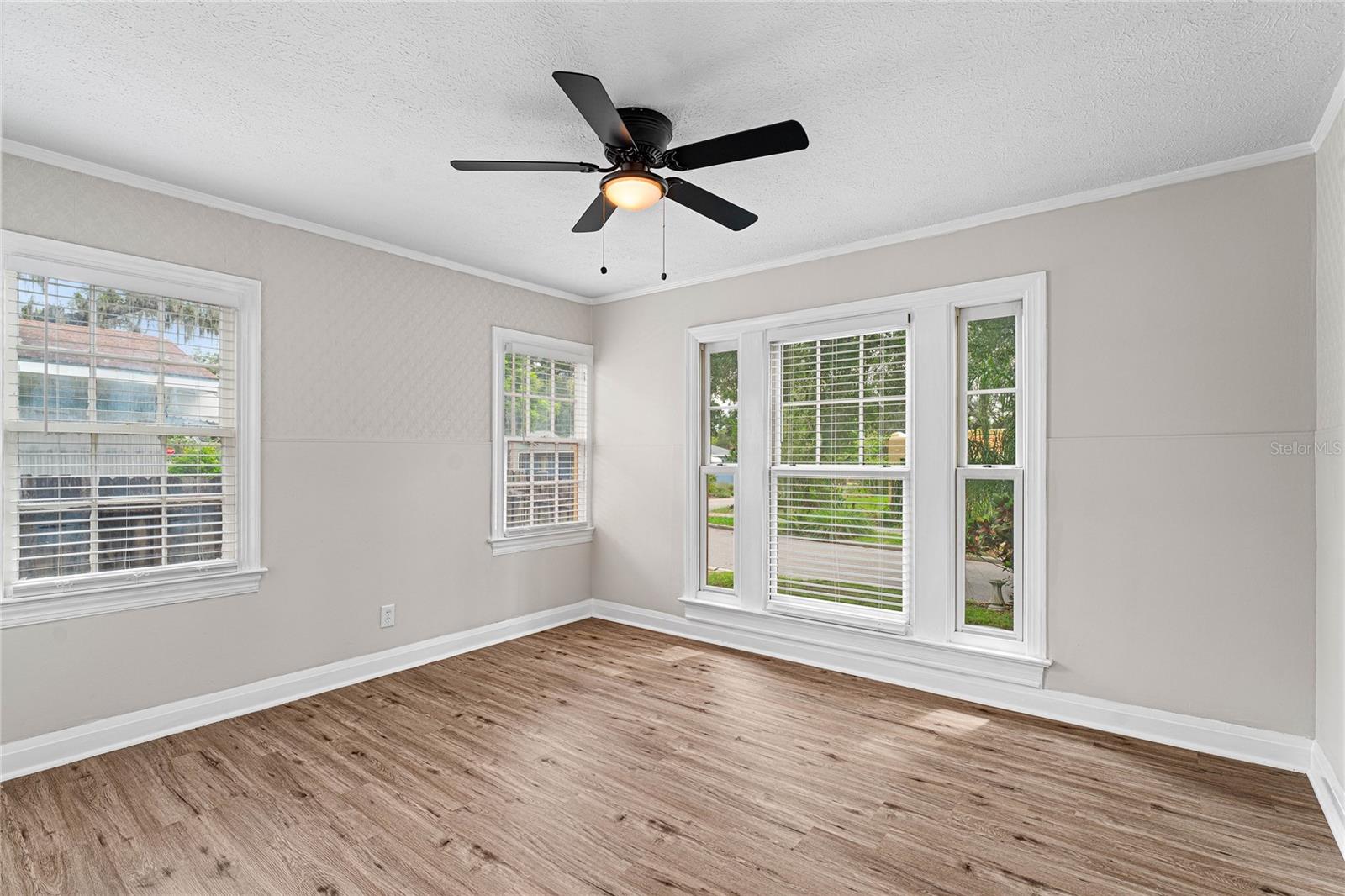 Image 33 of 62 For 1026 Henry Avenue