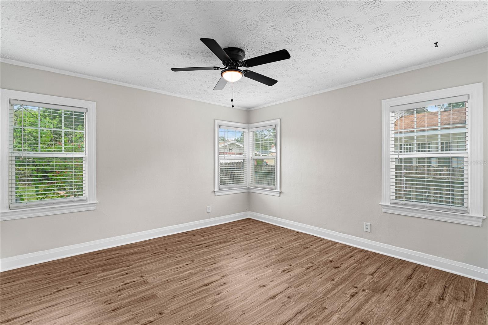 Image 40 of 62 For 1026 Henry Avenue