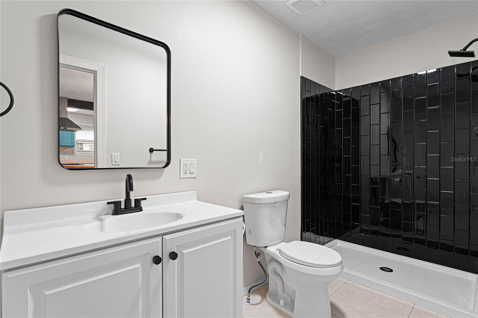 Image 43 of 62 For 1026 Henry Avenue