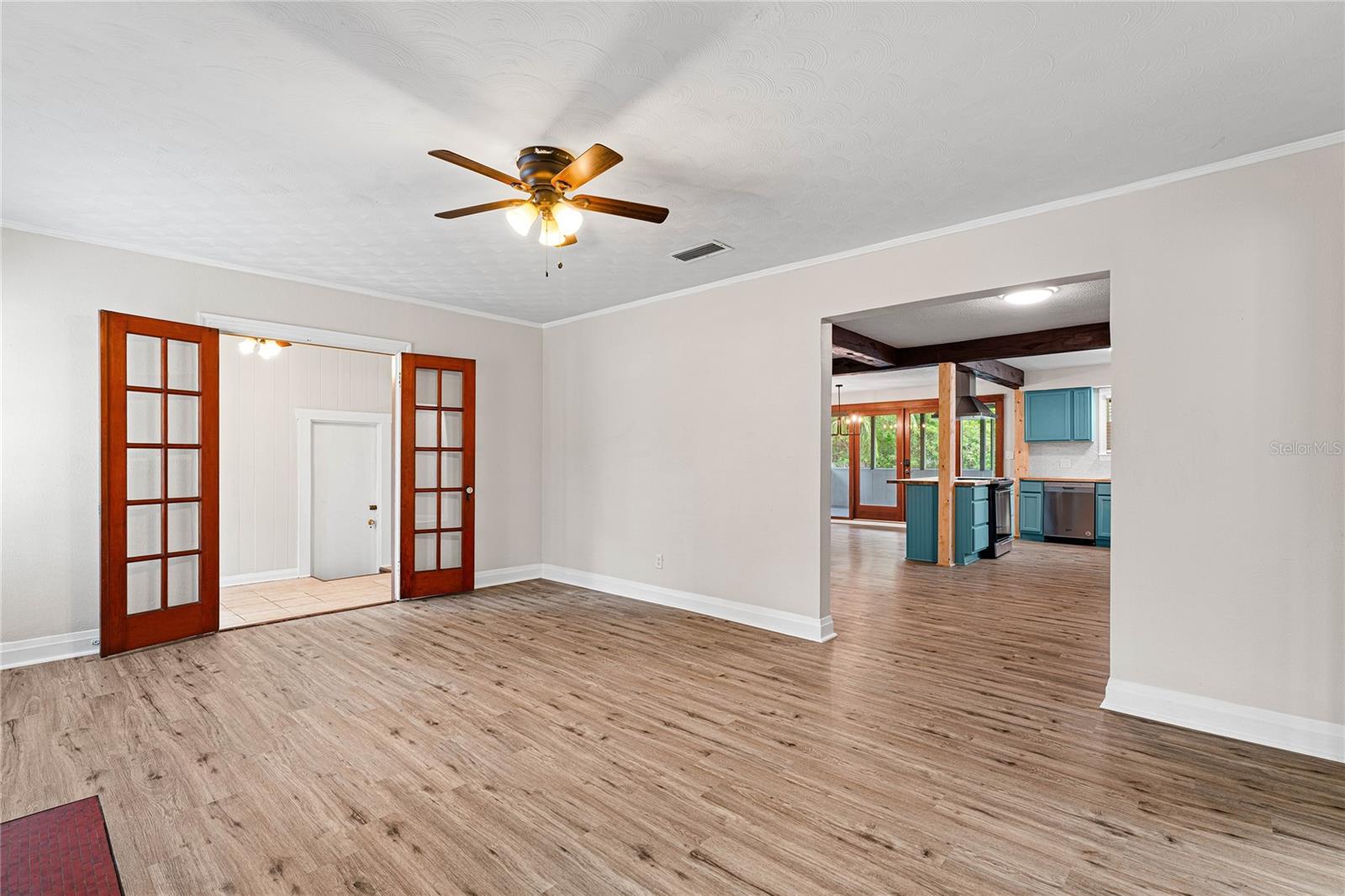 Image 6 of 62 For 1026 Henry Avenue