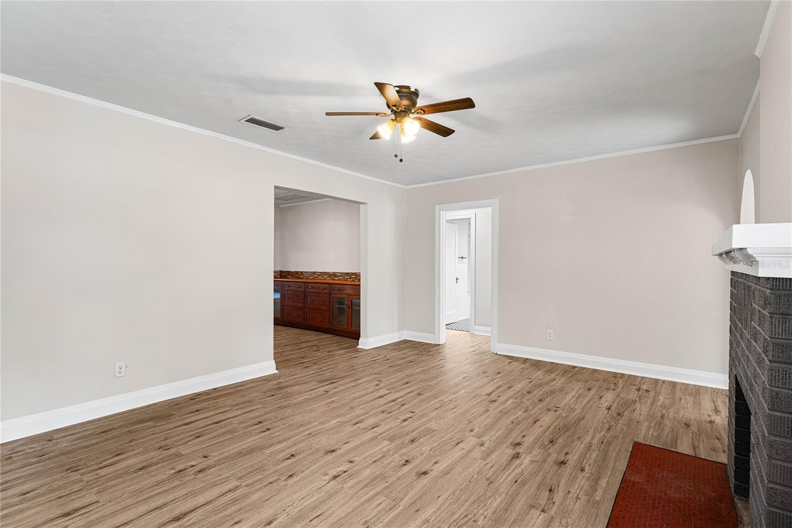 Image 7 of 62 For 1026 Henry Avenue