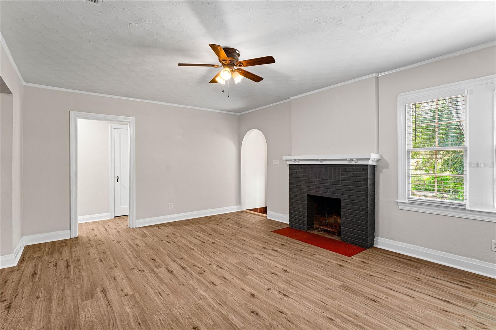 Image 8 of 62 For 1026 Henry Avenue