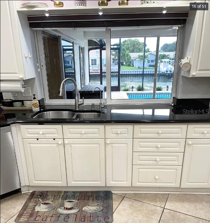 Image 17 of 51 For 2001 Hawaii Avenue Ne