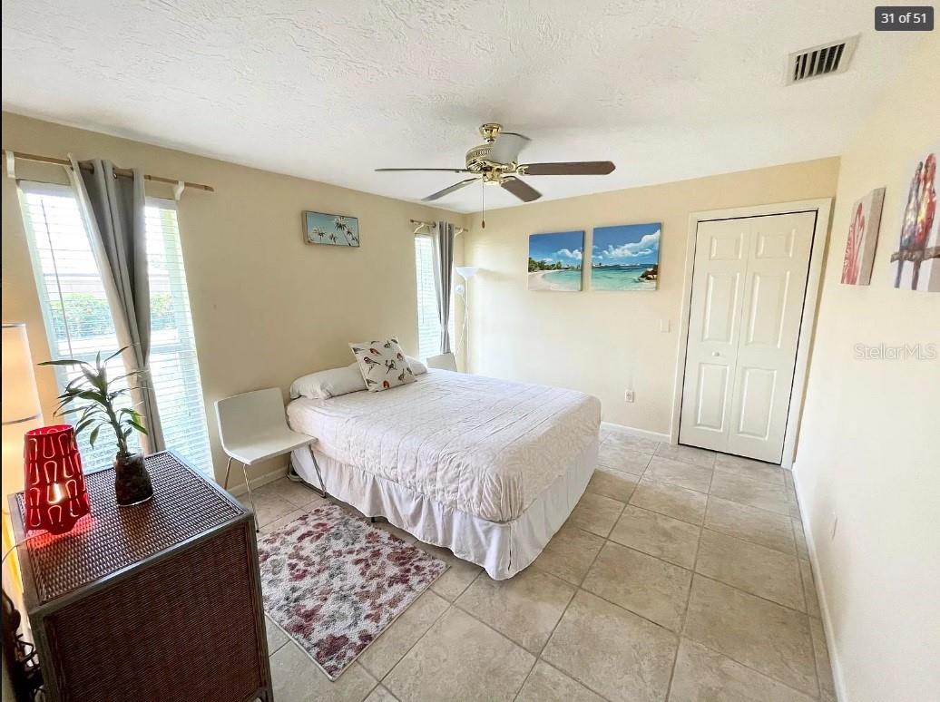 Image 32 of 51 For 2001 Hawaii Avenue Ne