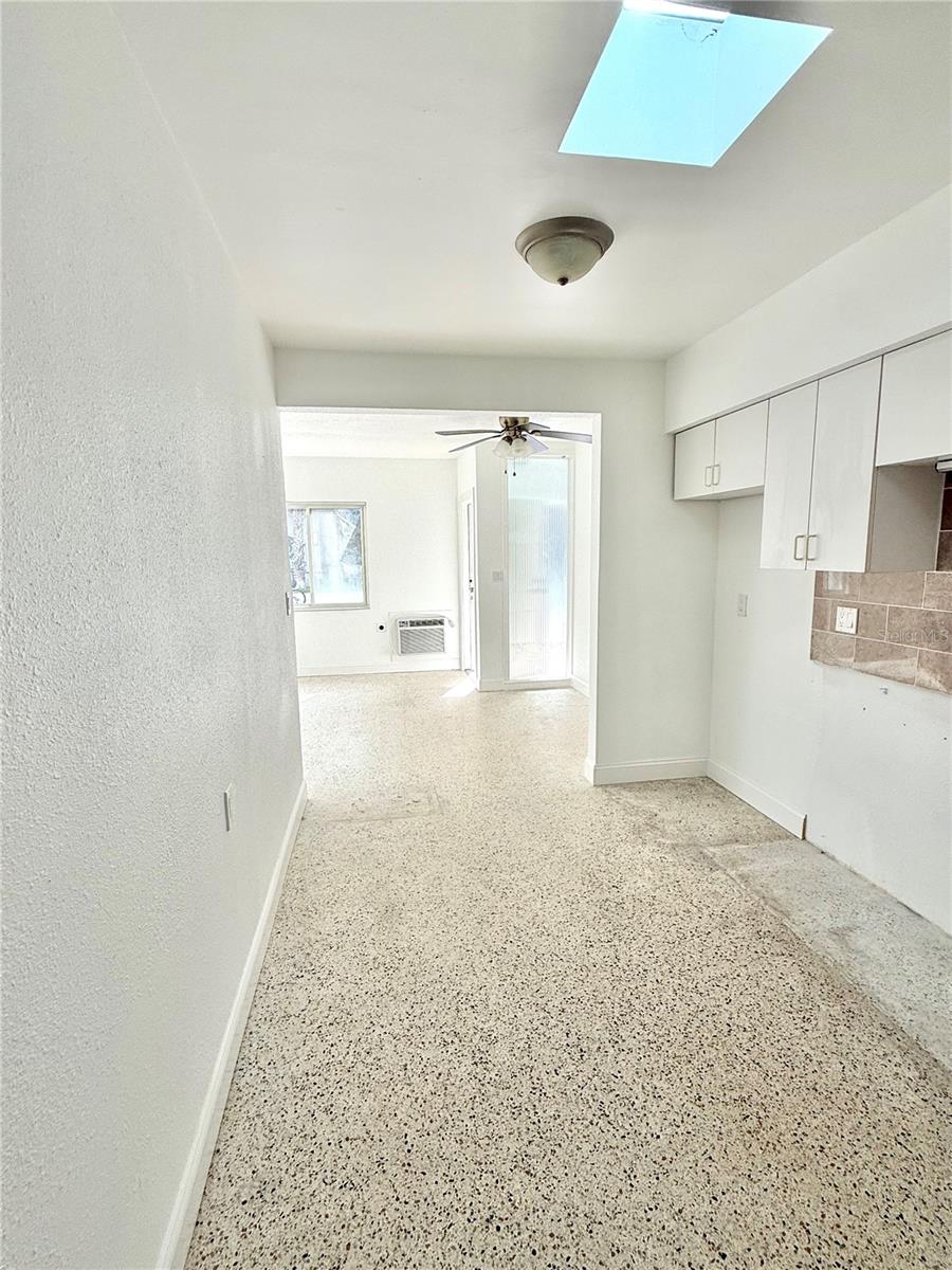 Image 19 of 28 For 451 Poinsettia Avenue