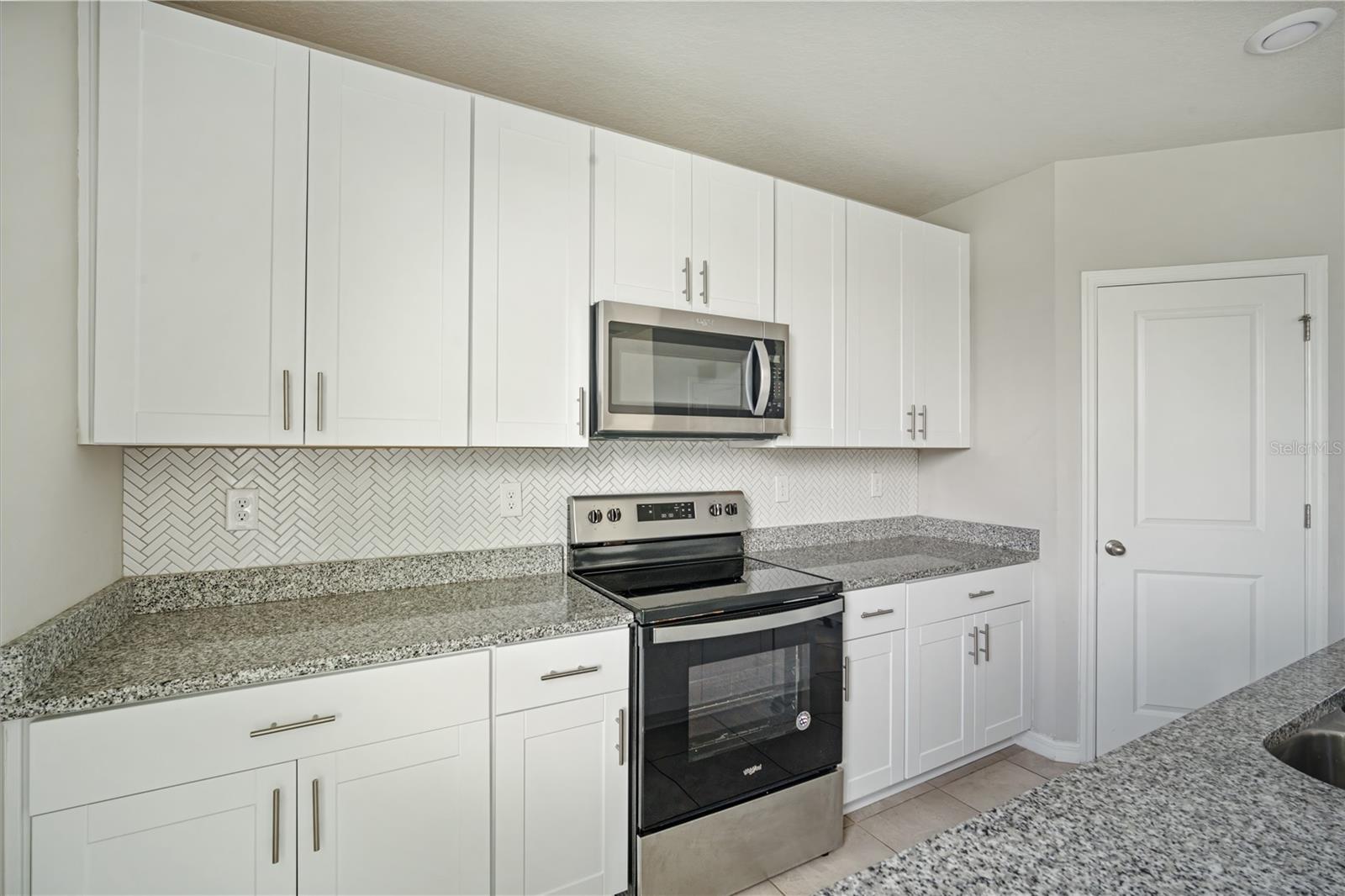 Image 7 of 26 For 38614 Finn Clover Lane
