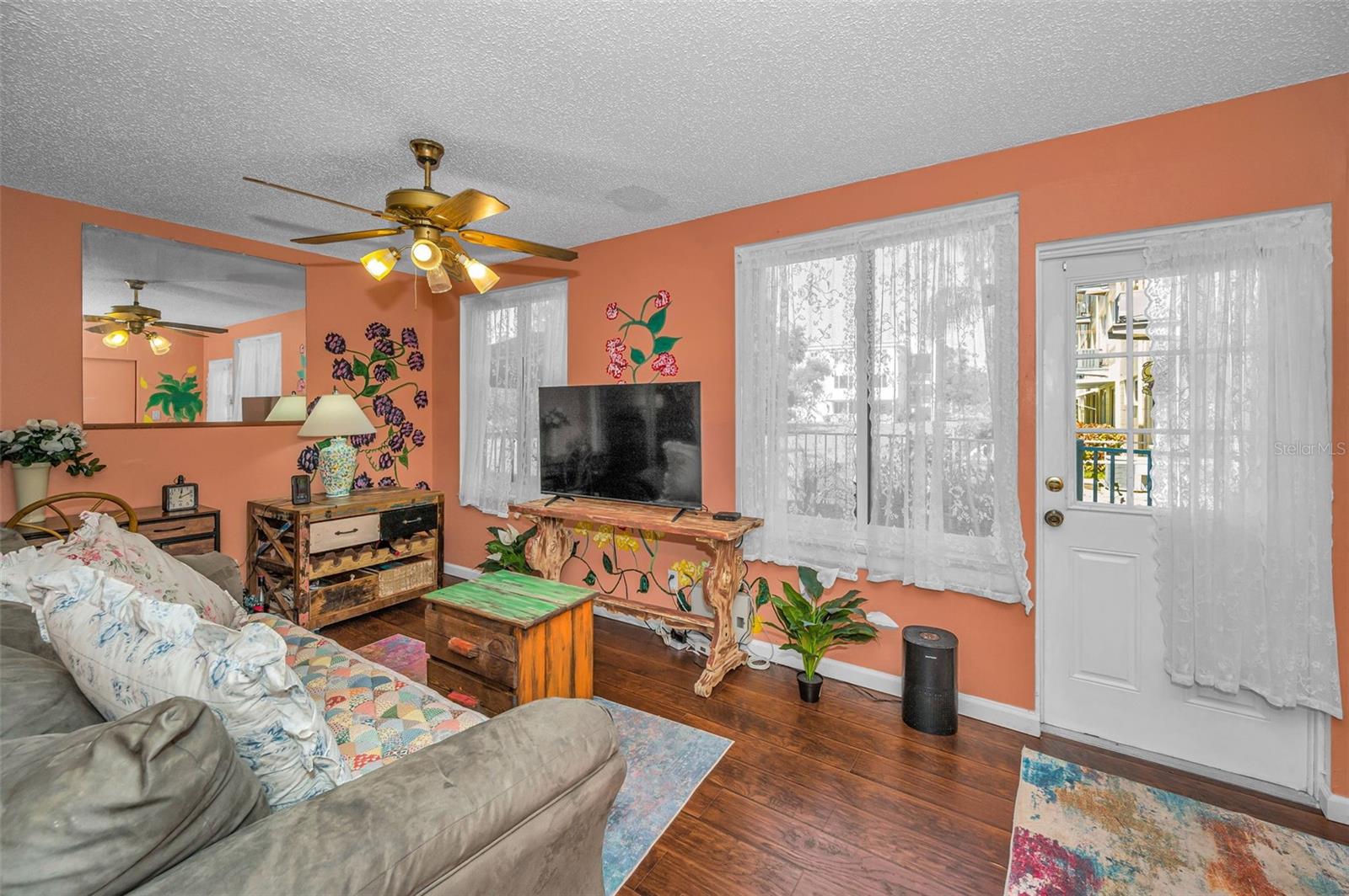 Image 14 of 67 For 2402 Ecuadorian Way 10