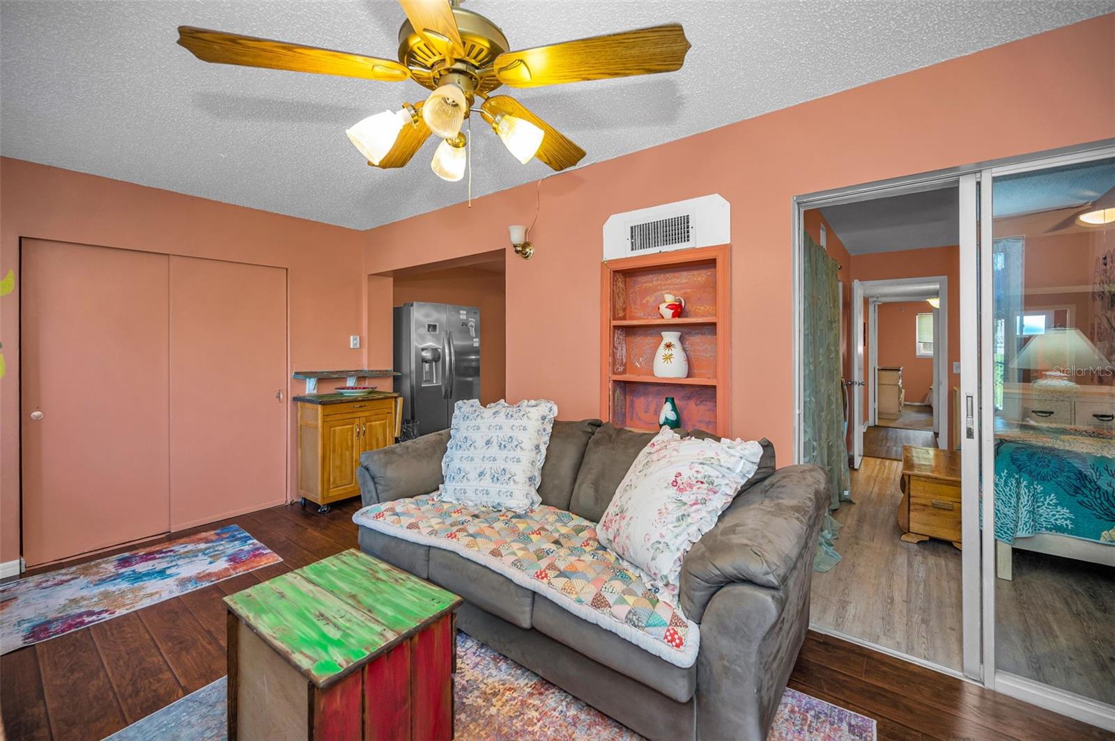 Image 16 of 67 For 2402 Ecuadorian Way 10