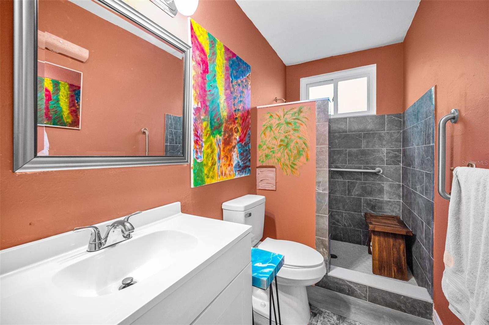 Image 23 of 67 For 2402 Ecuadorian Way 10