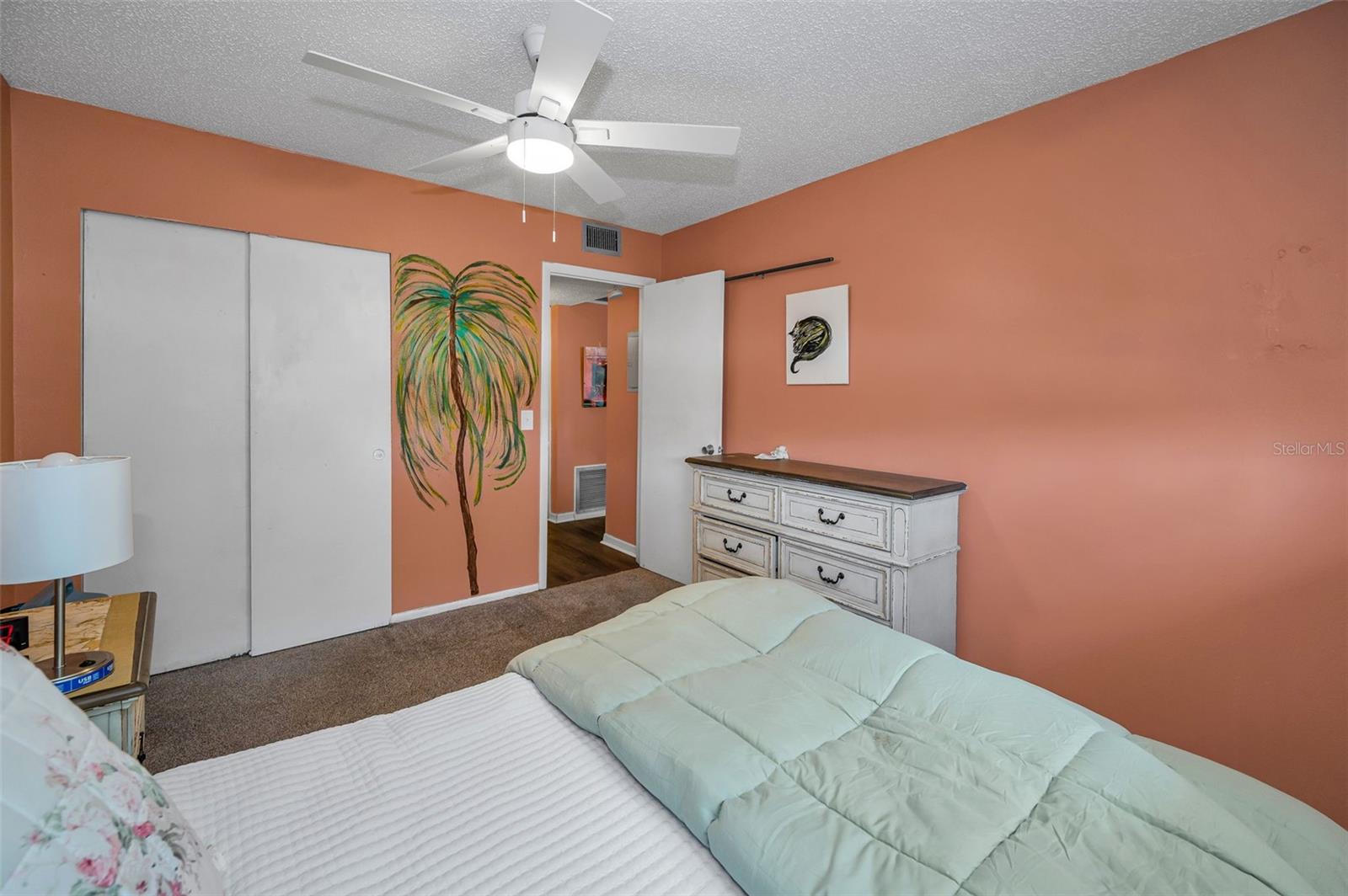 Image 26 of 67 For 2402 Ecuadorian Way 10
