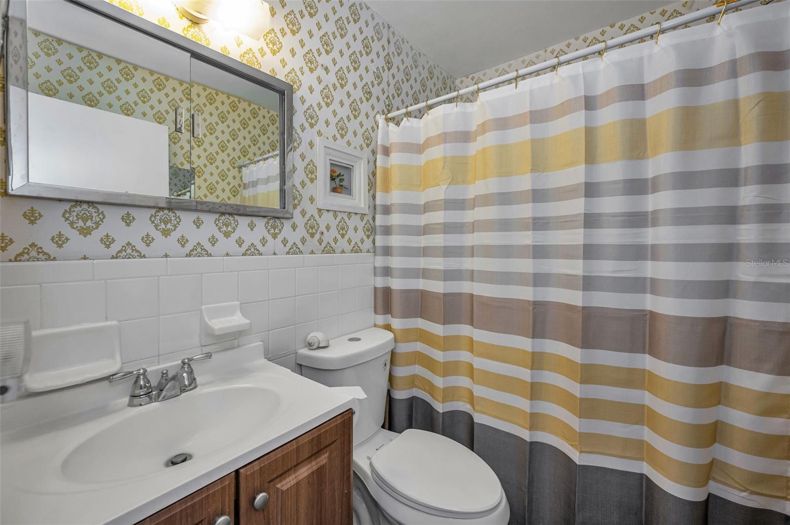 Image 27 of 67 For 2402 Ecuadorian Way 10