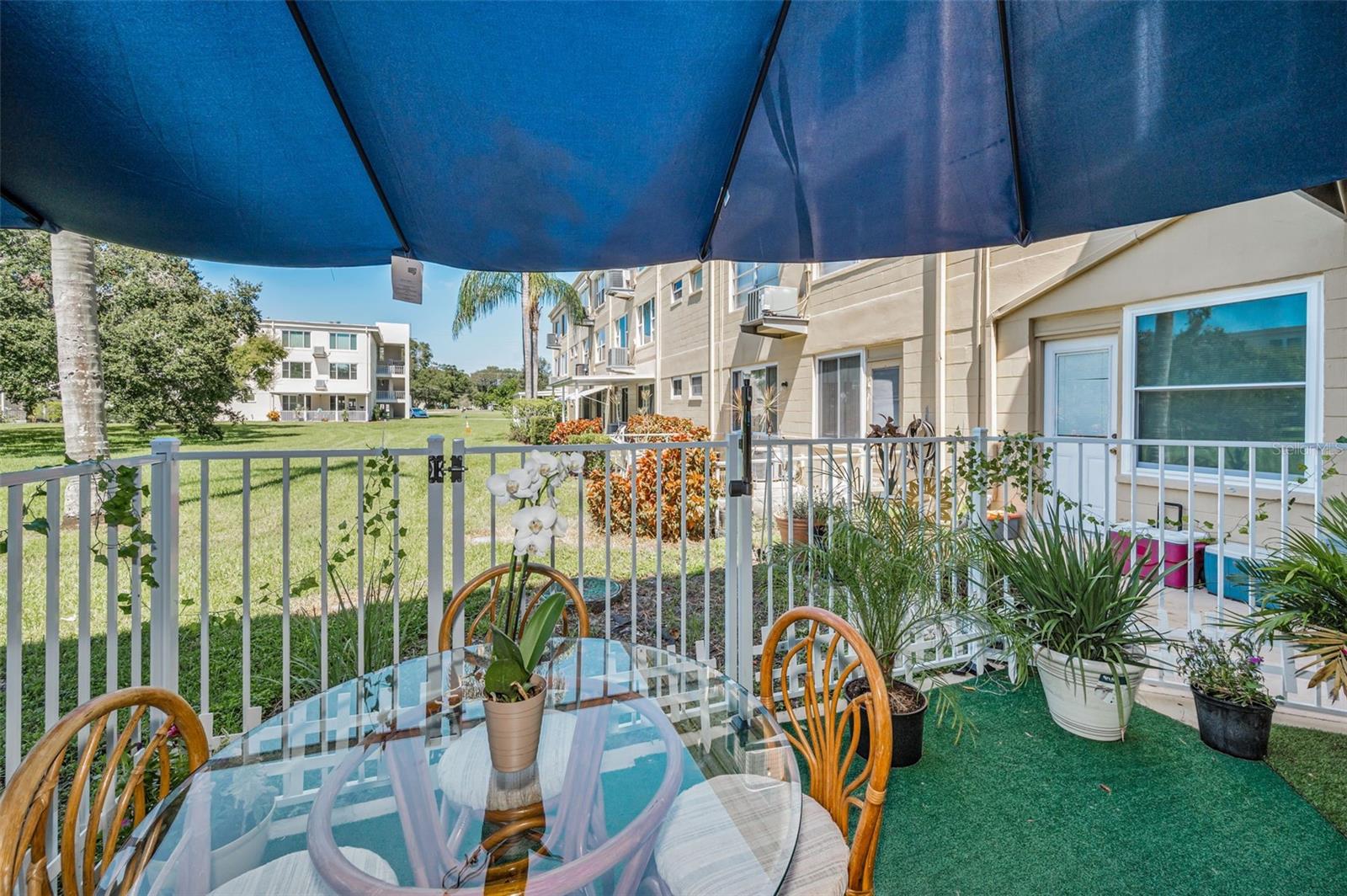 Image 30 of 67 For 2402 Ecuadorian Way 10