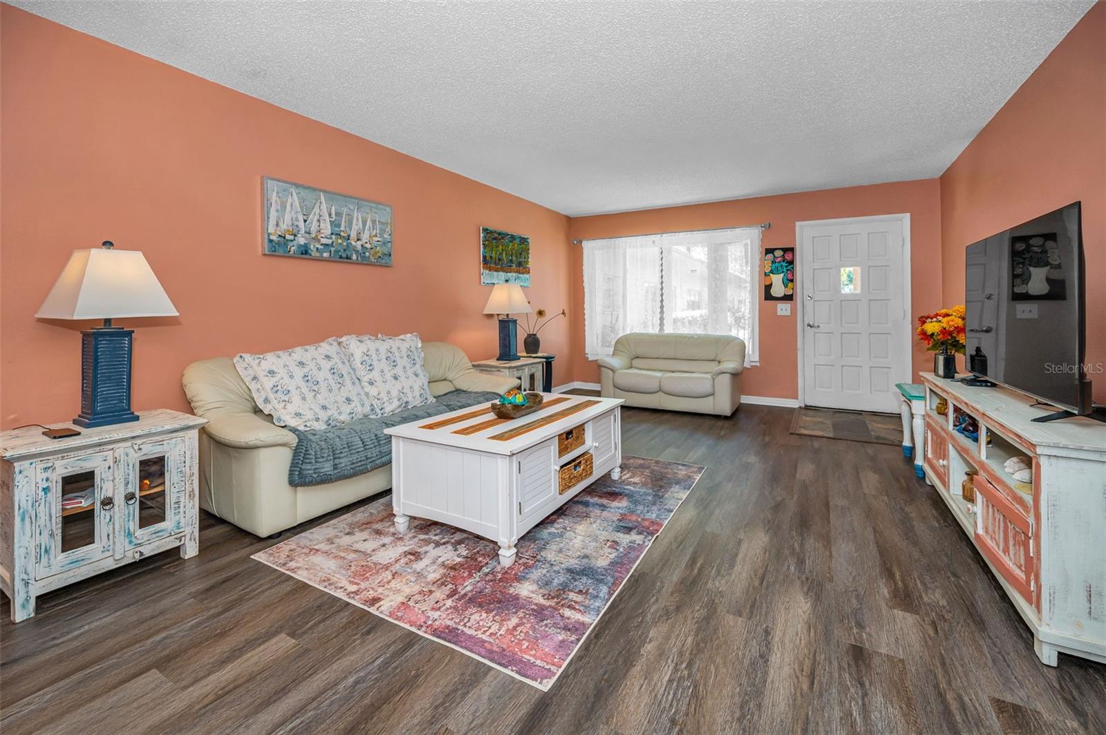 Image 4 of 67 For 2402 Ecuadorian Way 10