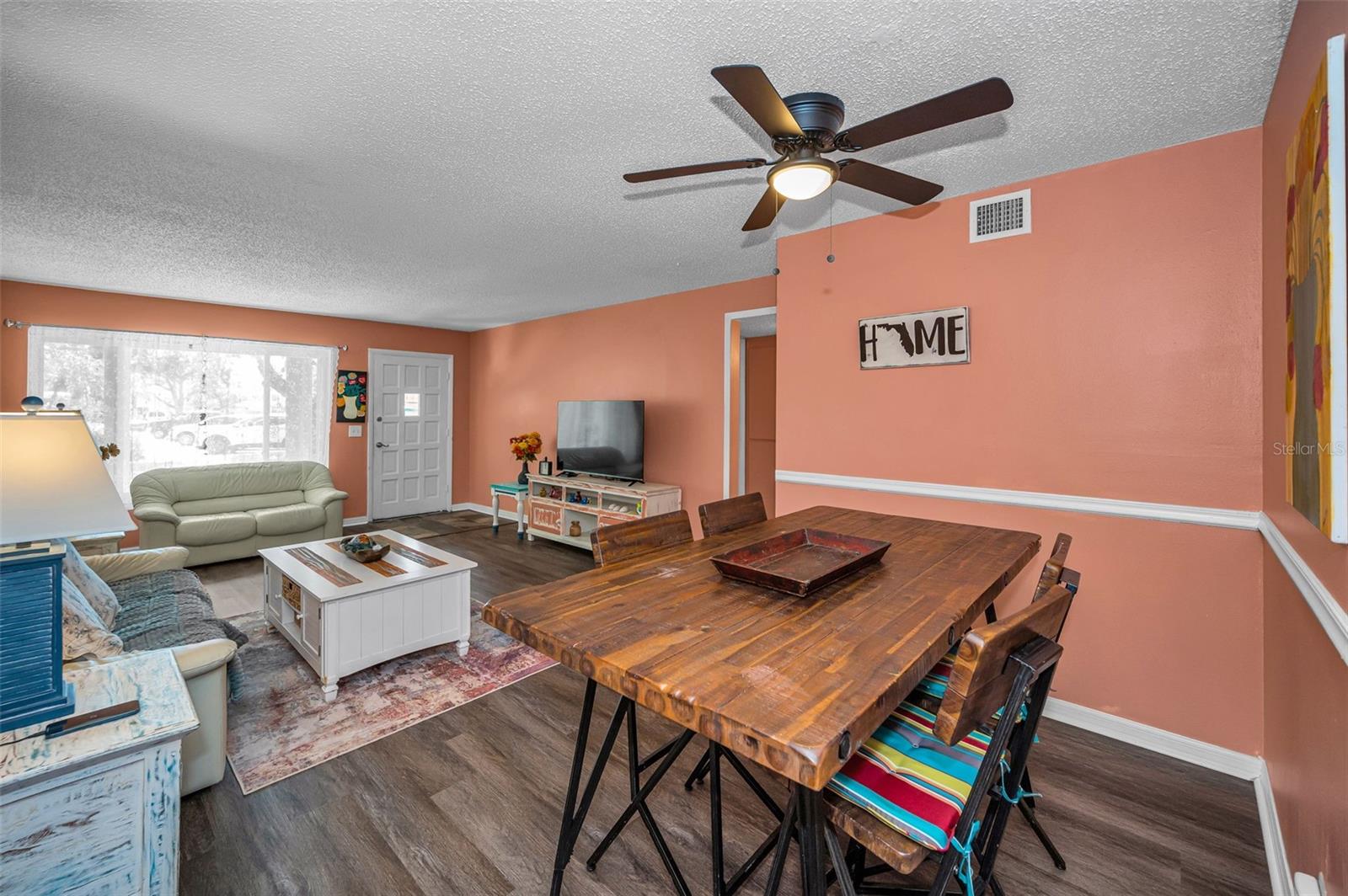 Image 9 of 67 For 2402 Ecuadorian Way 10