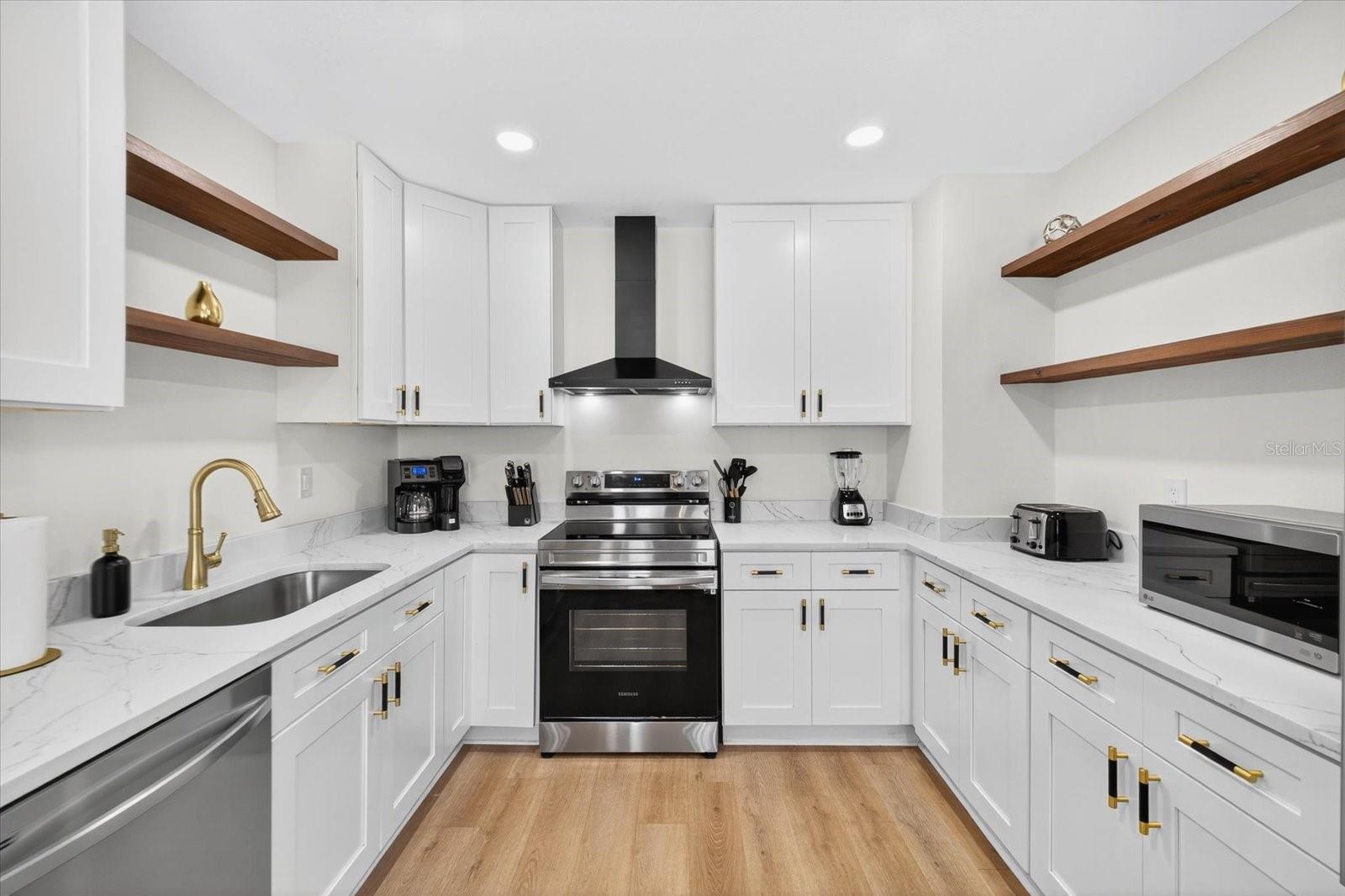 Image 16 of 57 For 4410 Bay Court Avenue