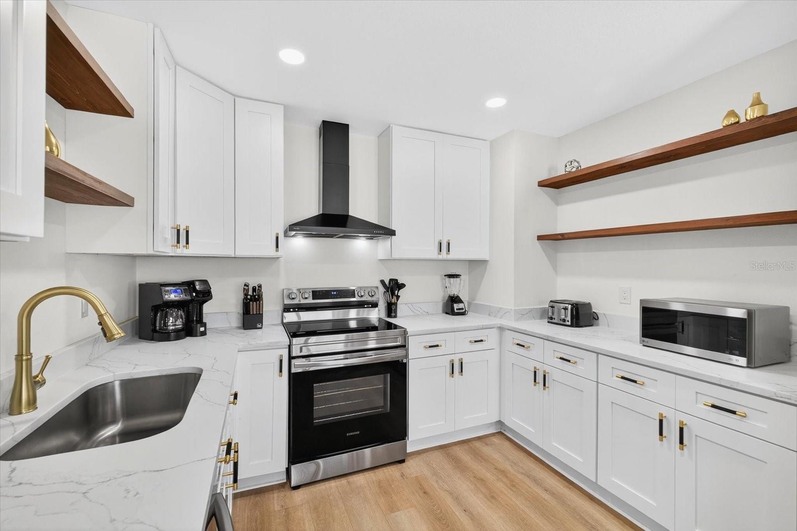 Image 19 of 57 For 4410 Bay Court Avenue