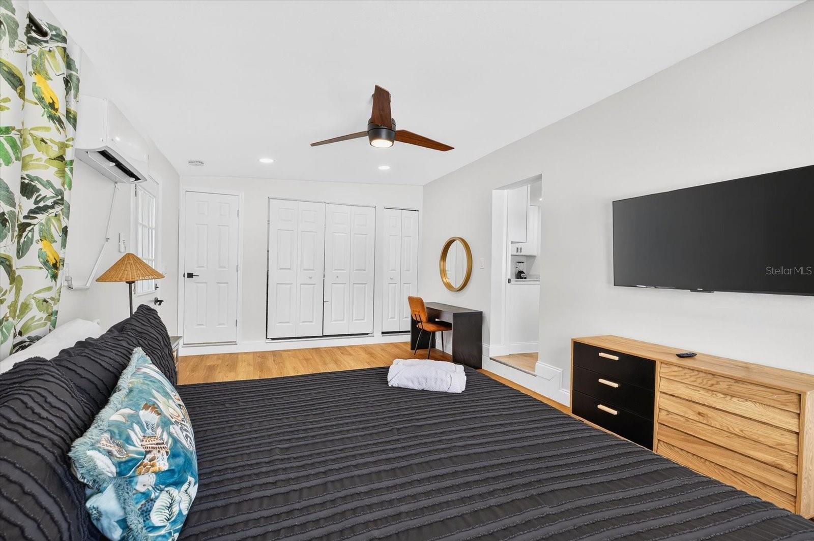 Image 26 of 57 For 4410 Bay Court Avenue