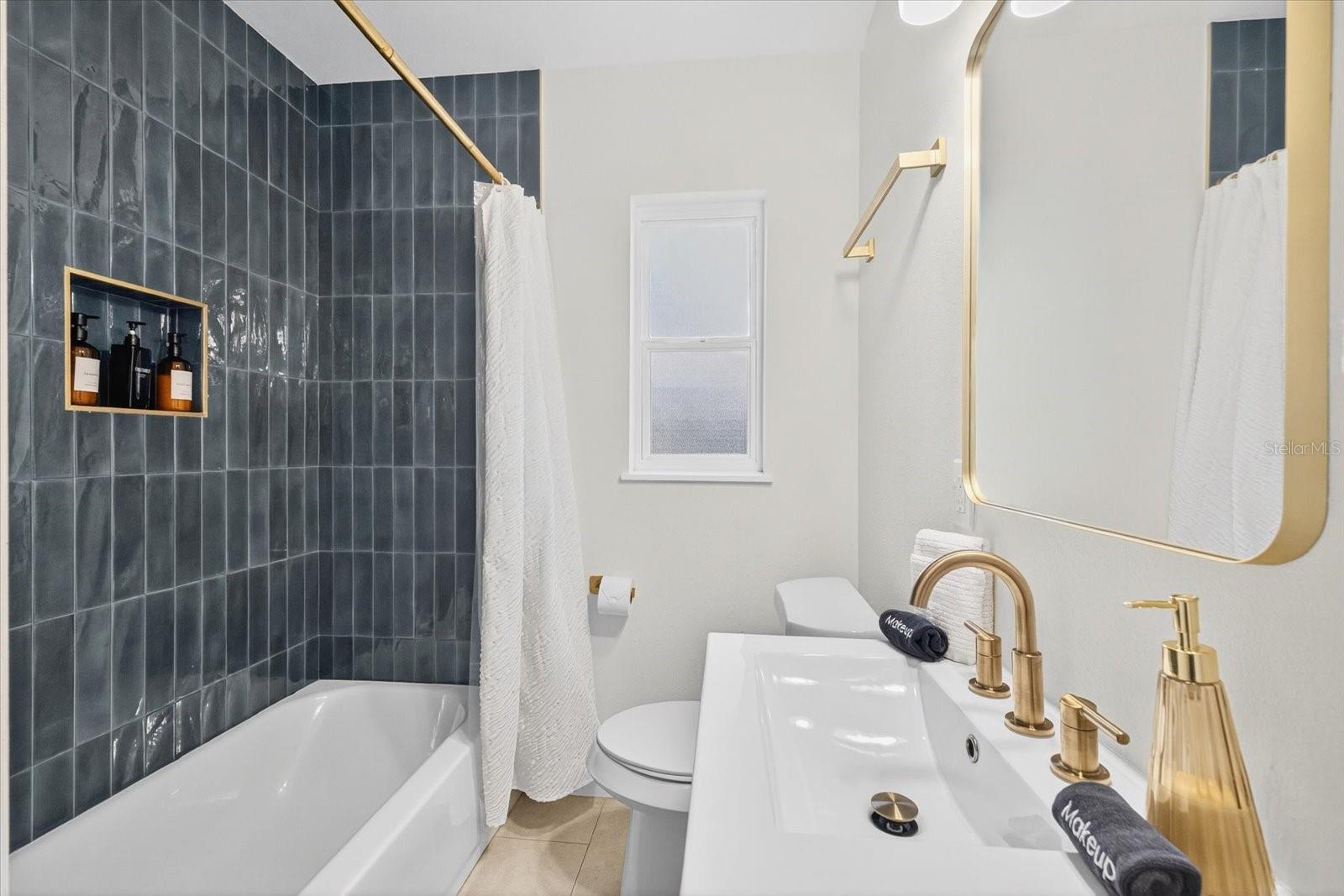 Image 36 of 57 For 4410 Bay Court Avenue