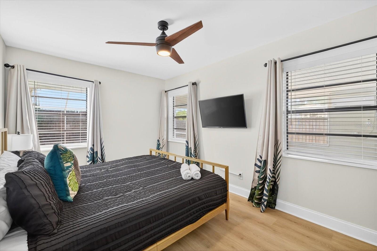 Image 38 of 57 For 4410 Bay Court Avenue