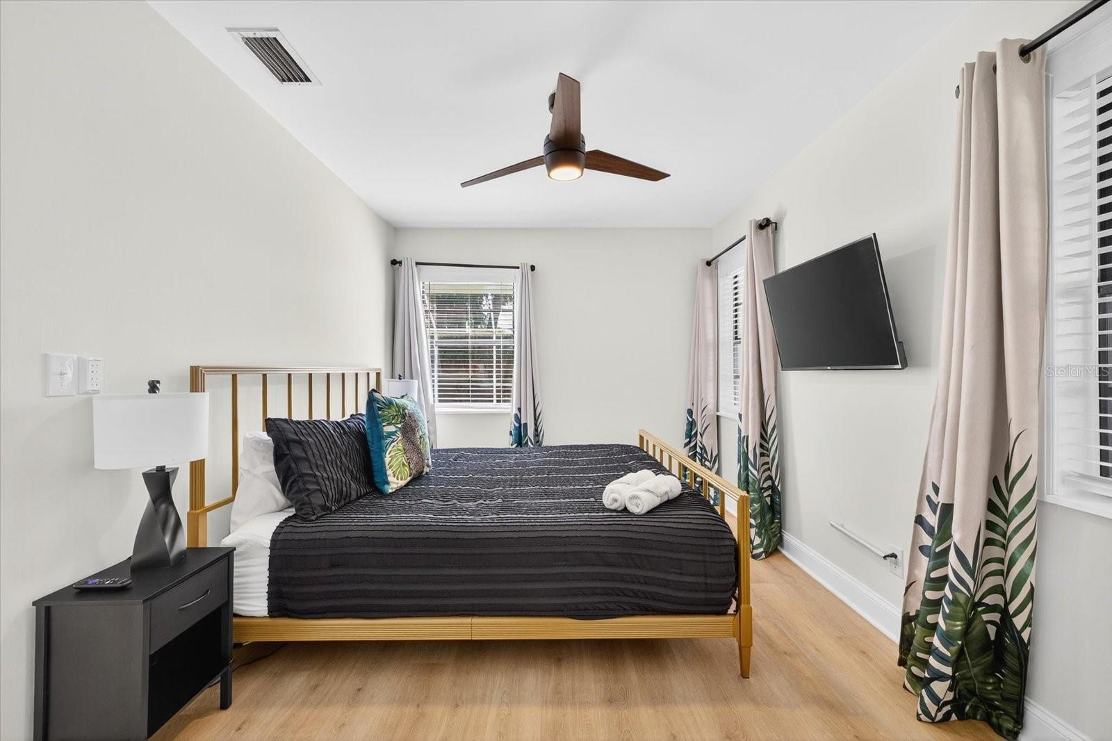 Image 40 of 57 For 4410 Bay Court Avenue