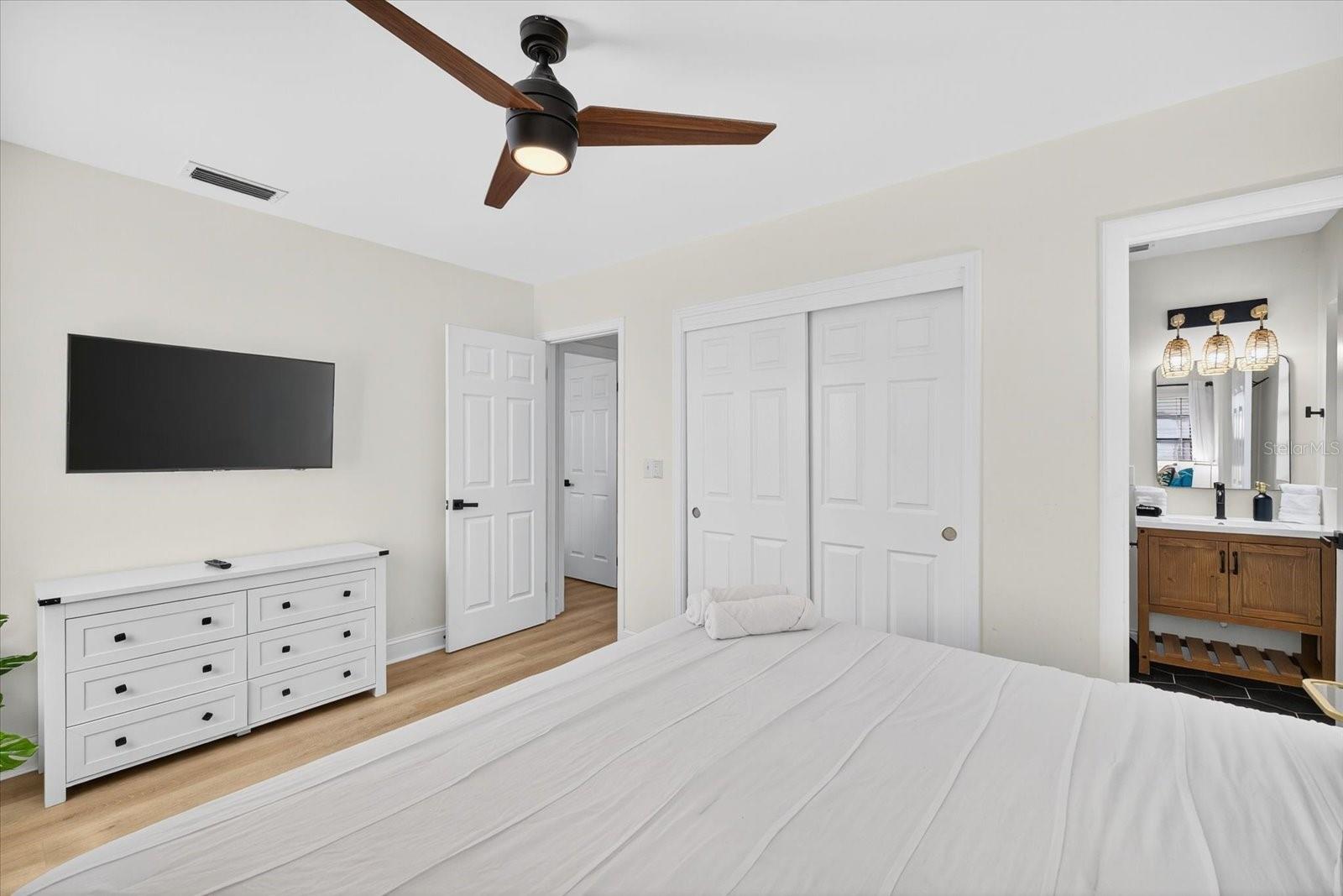 Image 43 of 57 For 4410 Bay Court Avenue