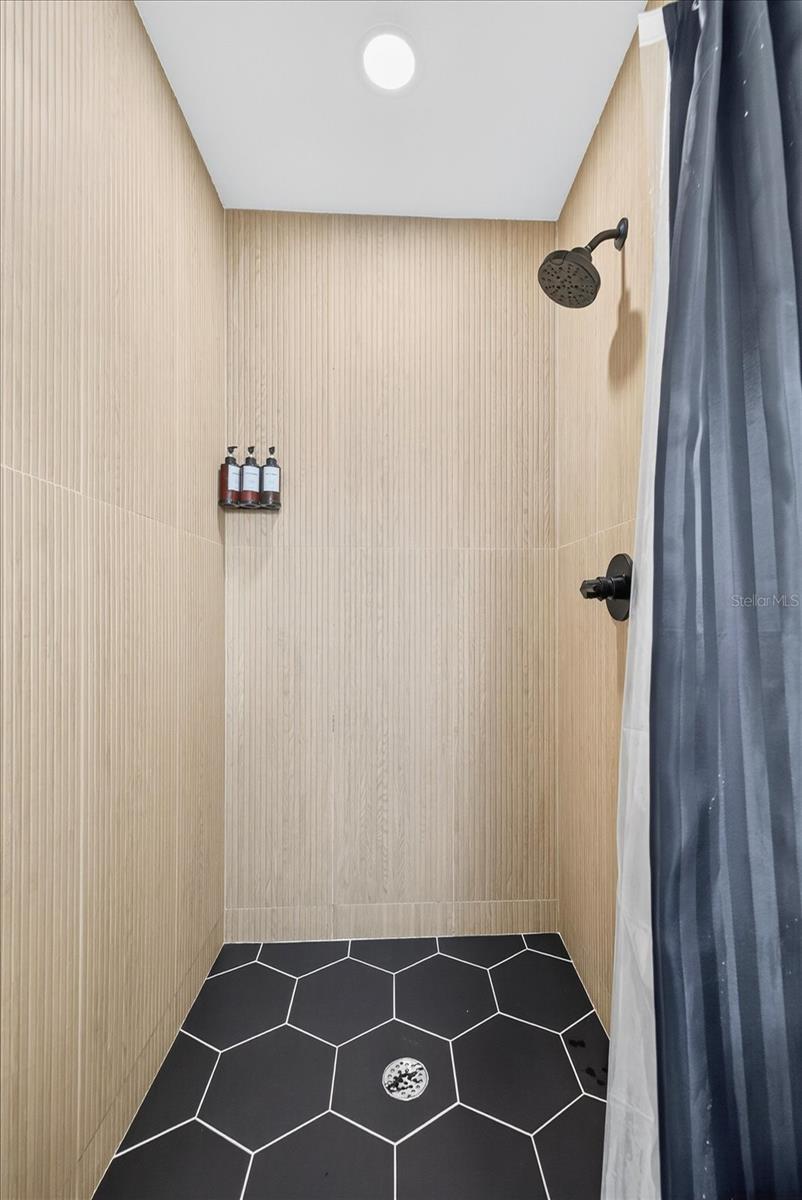 Image 46 of 57 For 4410 Bay Court Avenue