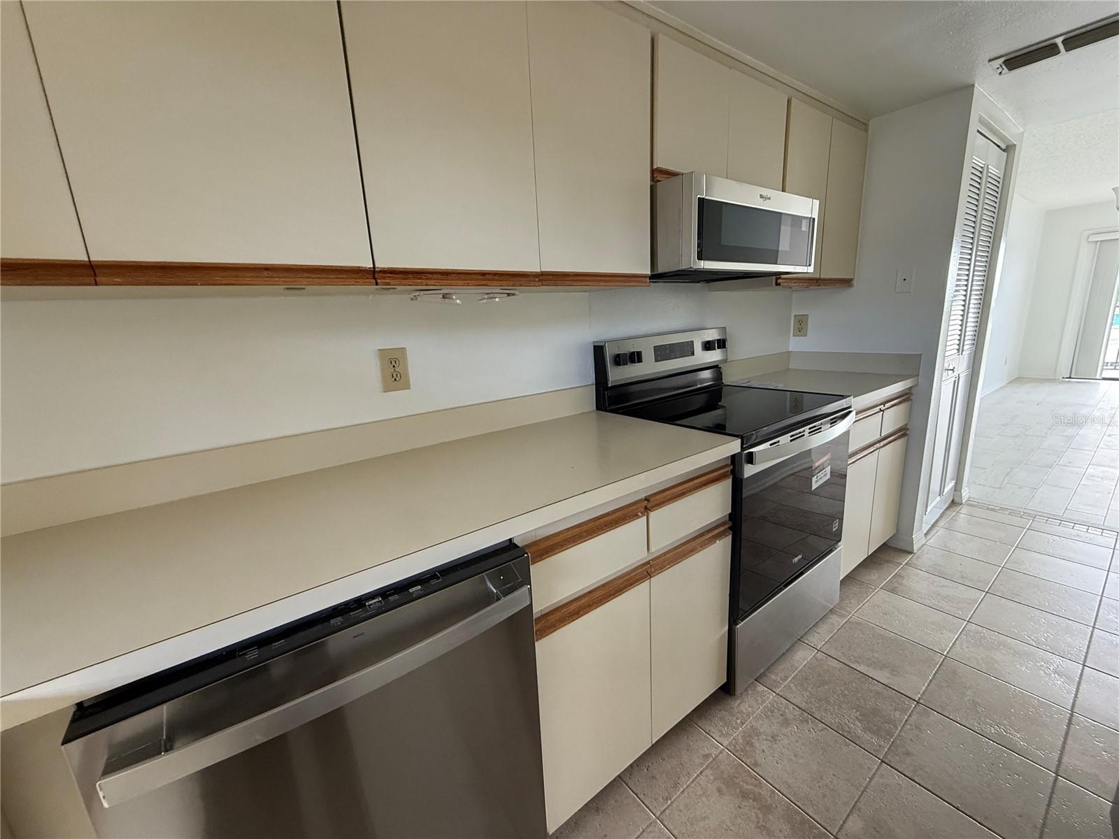 Image 7 of 33 For 145 116th Avenue 303