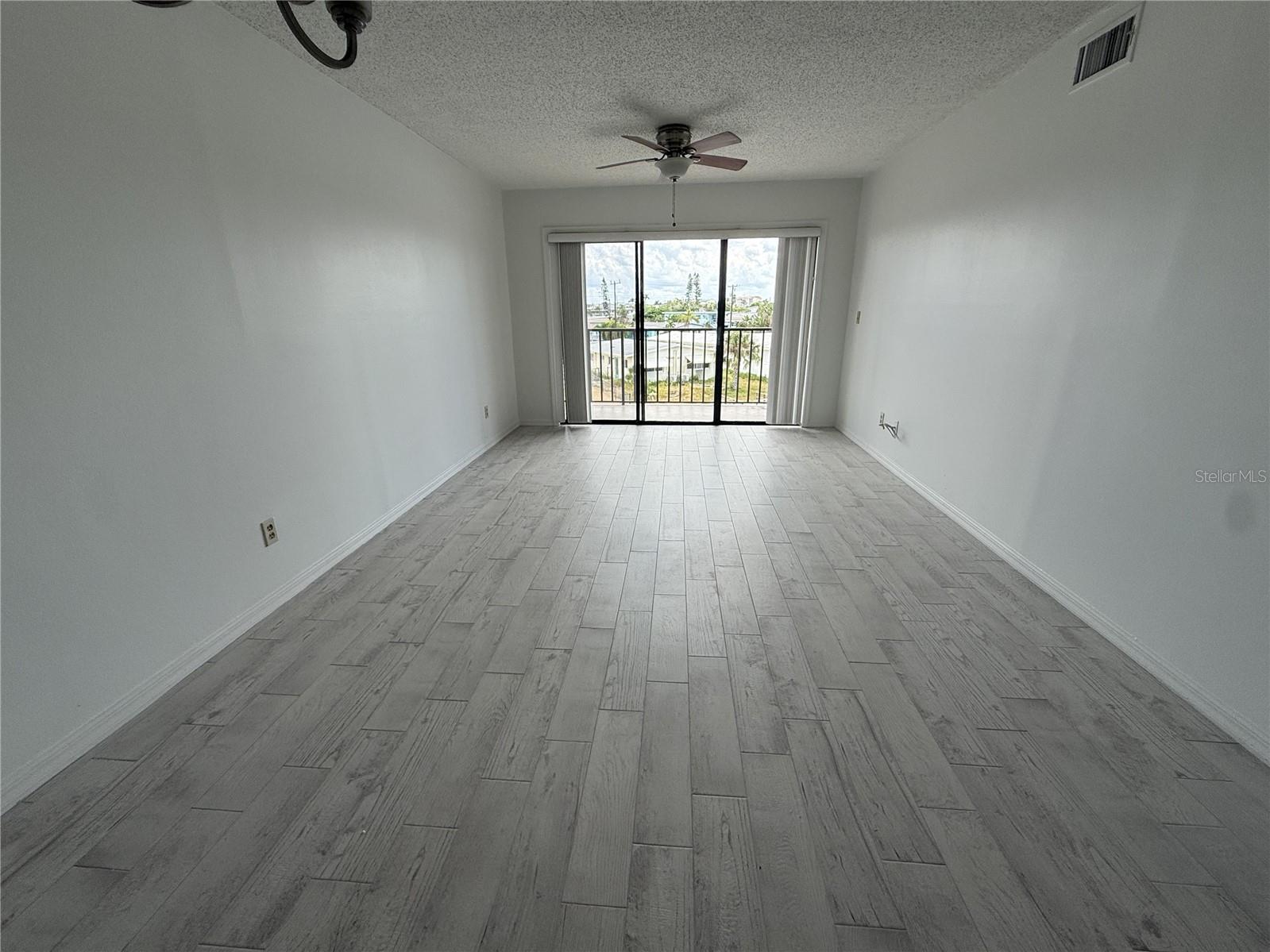 Image 9 of 33 For 145 116th Avenue 303