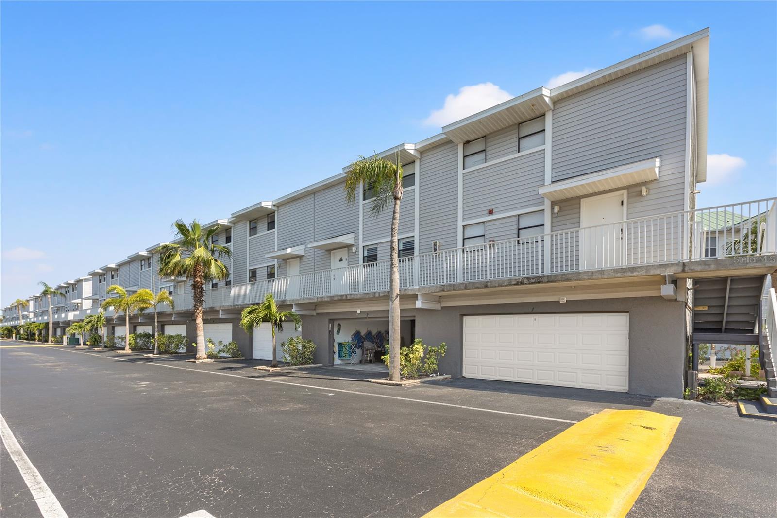 Image 3 of 40 For 19823 Gulf Boulevard 3