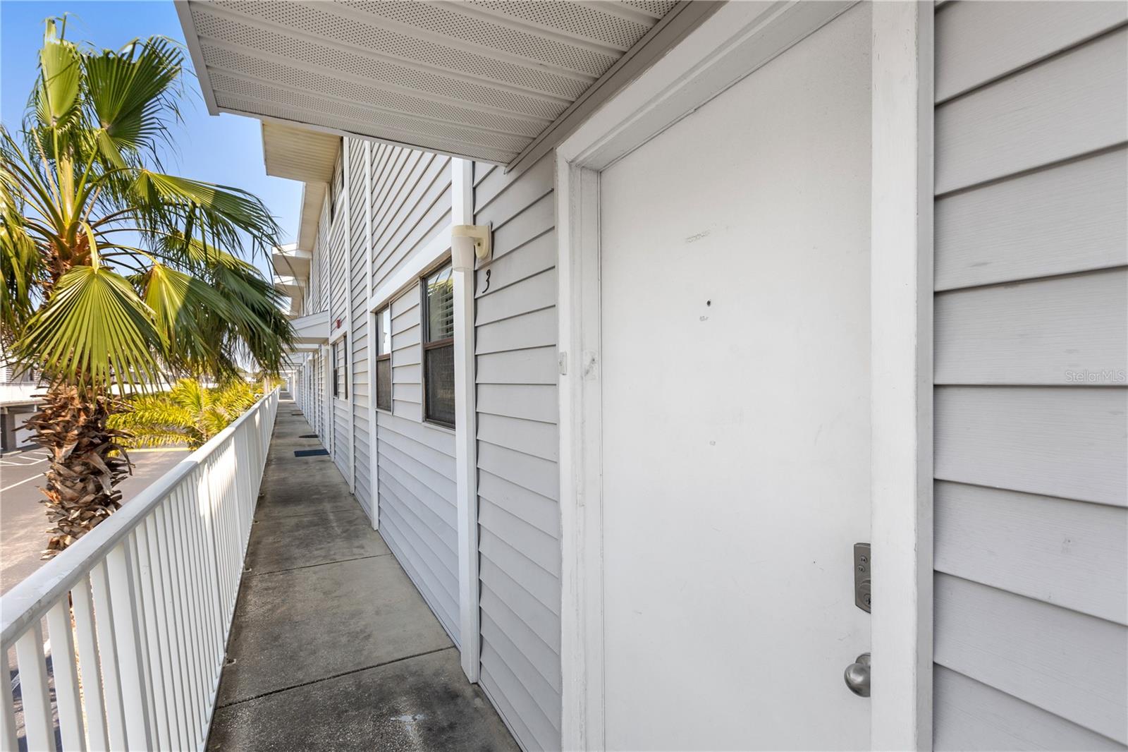 Image 4 of 40 For 19823 Gulf Boulevard 3