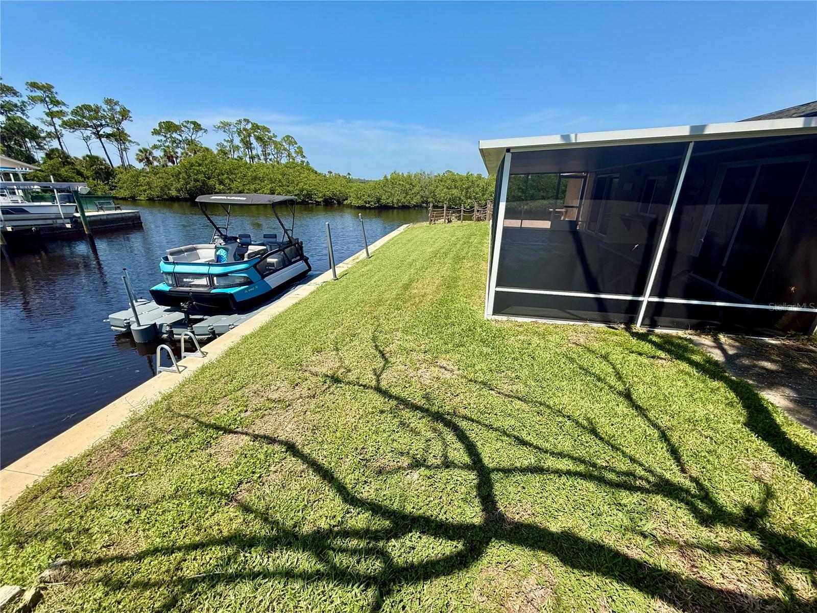 Image 11 of 27 For 9927 Island Harbor Drive