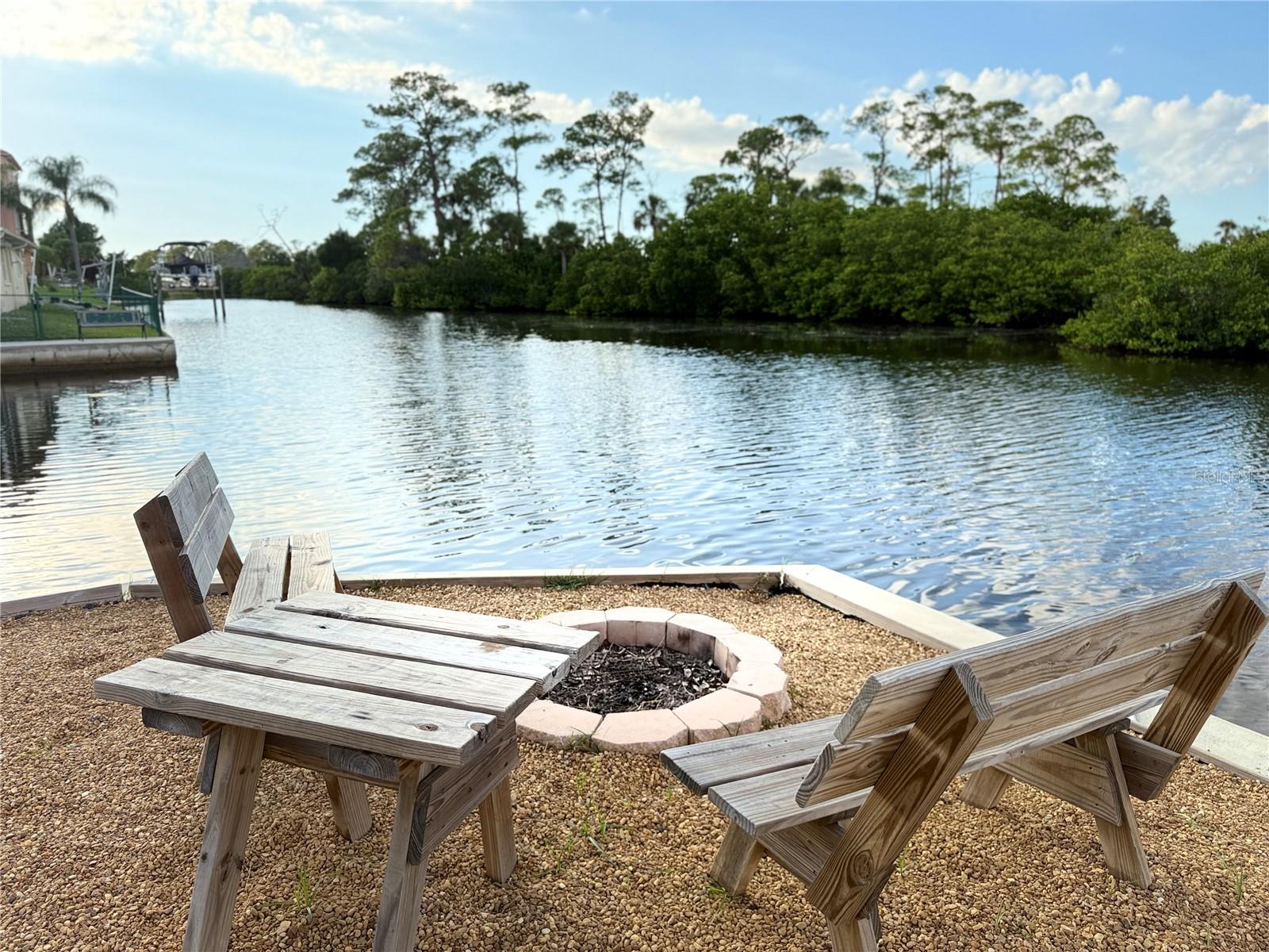 Image 14 of 27 For 9927 Island Harbor Drive