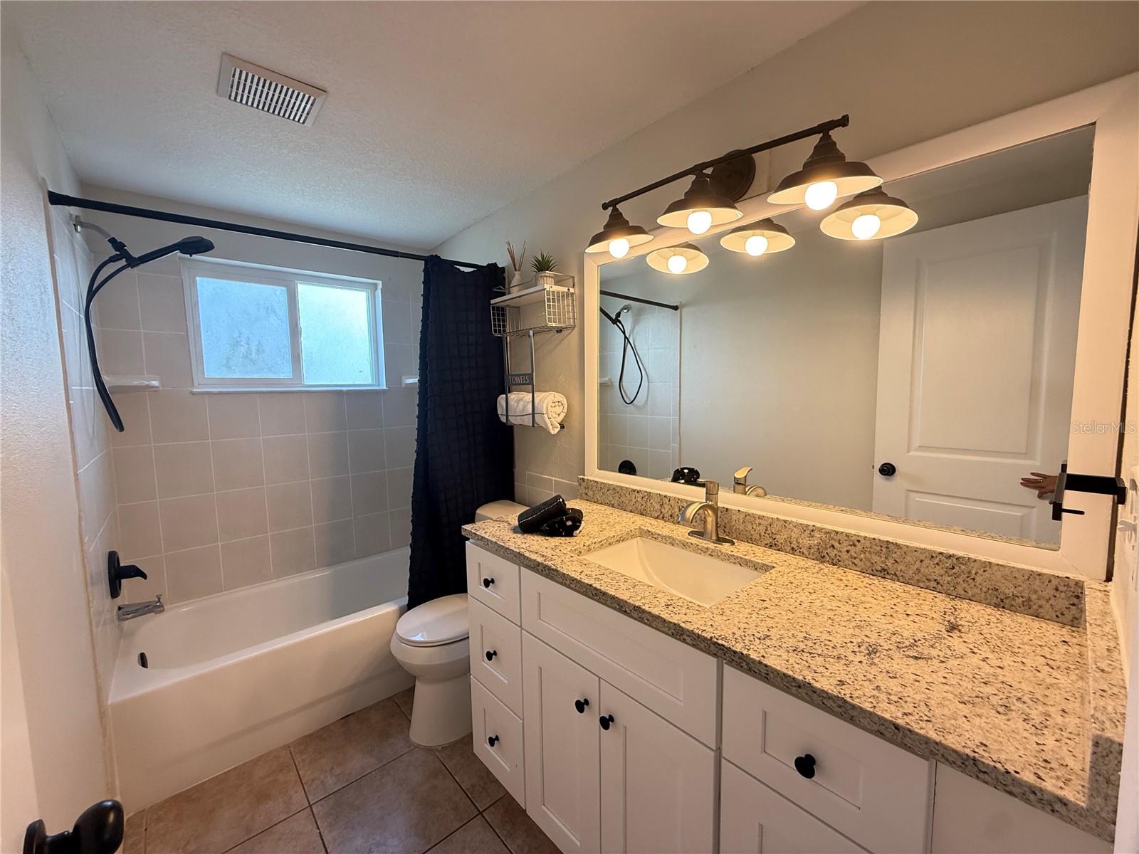 Image 18 of 27 For 9927 Island Harbor Drive