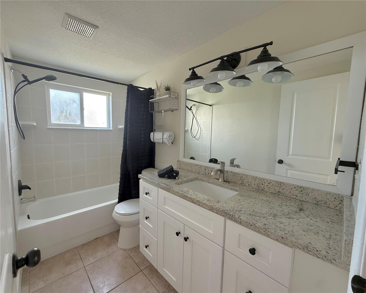 Image 19 of 27 For 9927 Island Harbor Drive