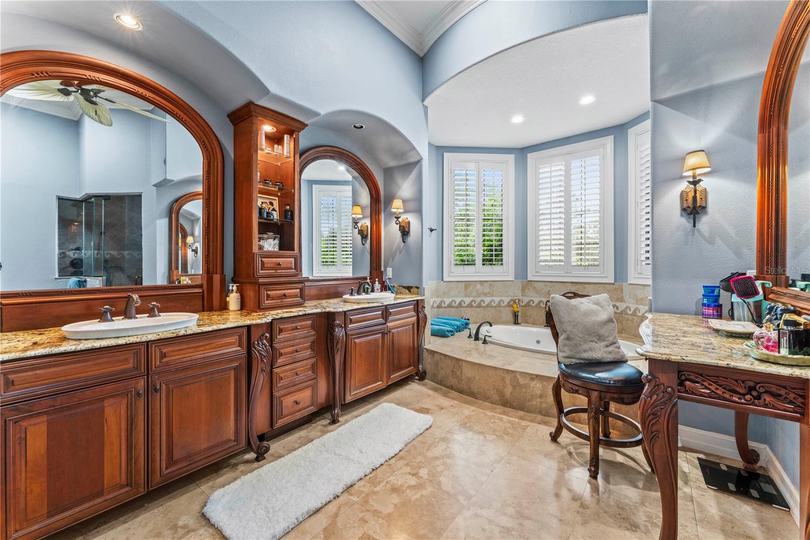 Image 32 of 91 For 17423 Boyette Road