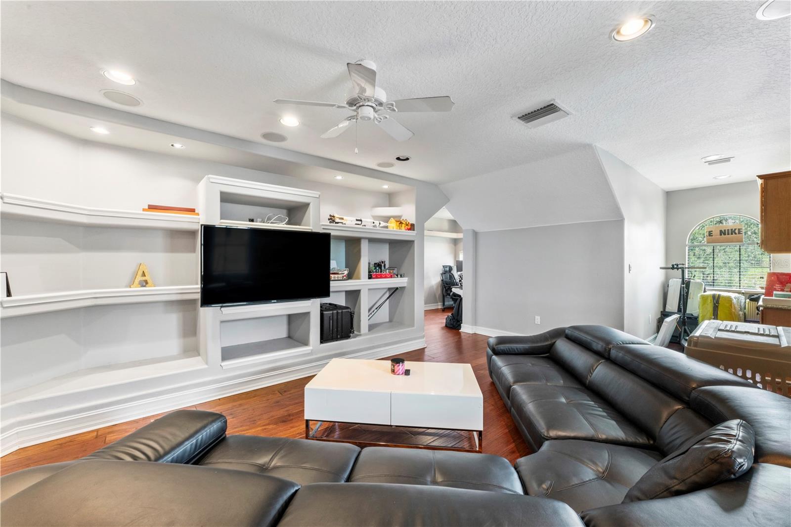 Image 52 of 91 For 17423 Boyette Road