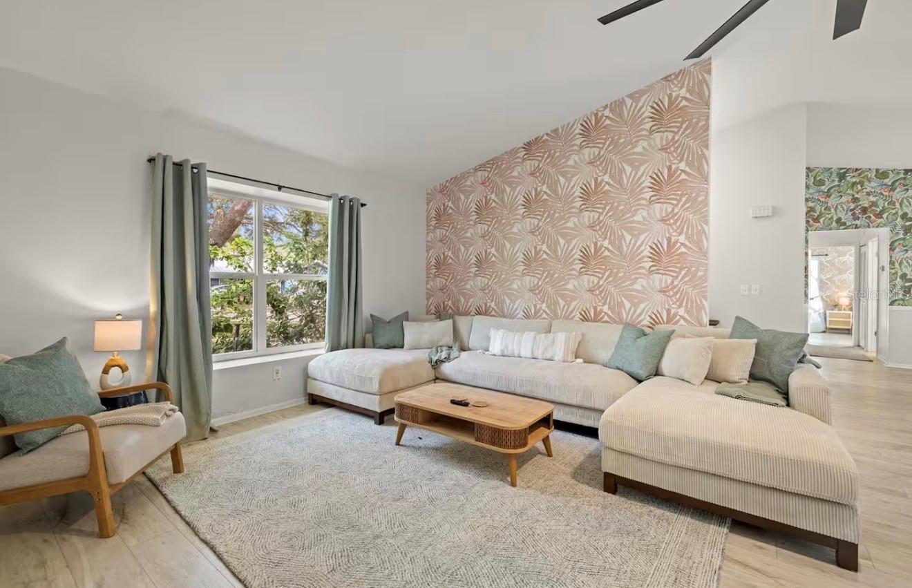 Image 4 of 31 For 1518 Wexford Drive N