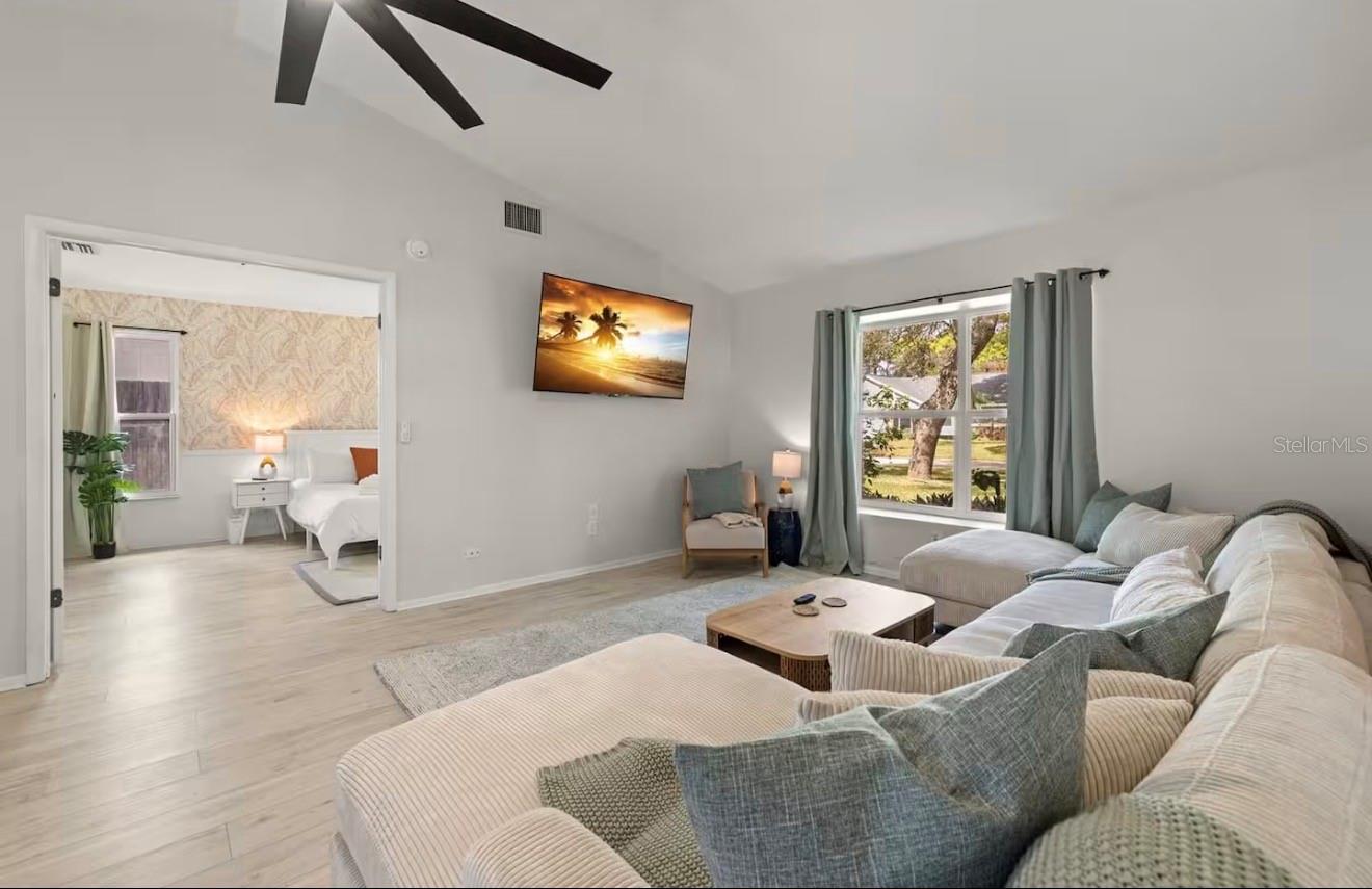 Image 5 of 31 For 1518 Wexford Drive N