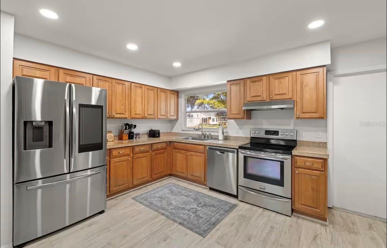 Image 6 of 31 For 1518 Wexford Drive N