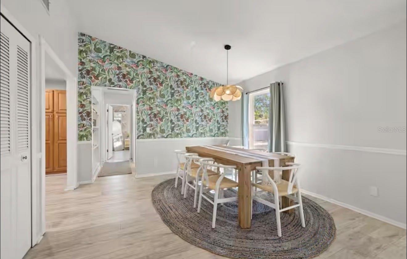 Image 9 of 31 For 1518 Wexford Drive N