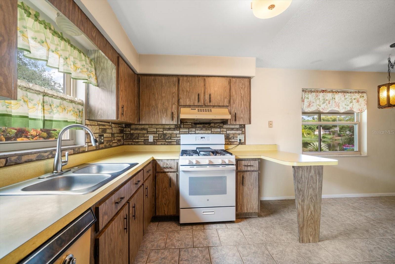 Image 12 of 37 For 2850 Spring Lake Drive