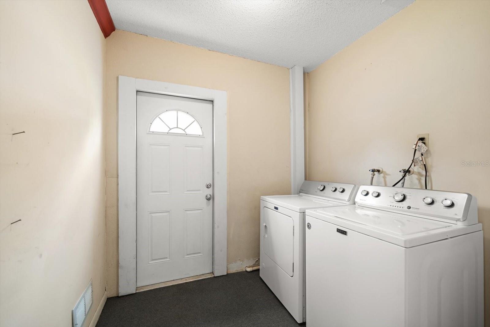 Image 5 of 37 For 2850 Spring Lake Drive