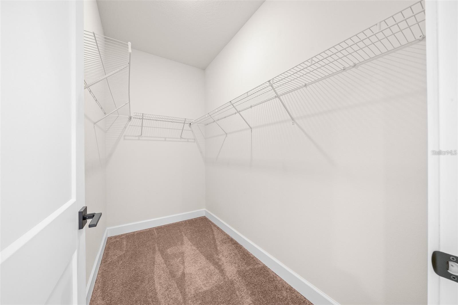 Listing photo id 13 for 968 Hampshire Boulevard