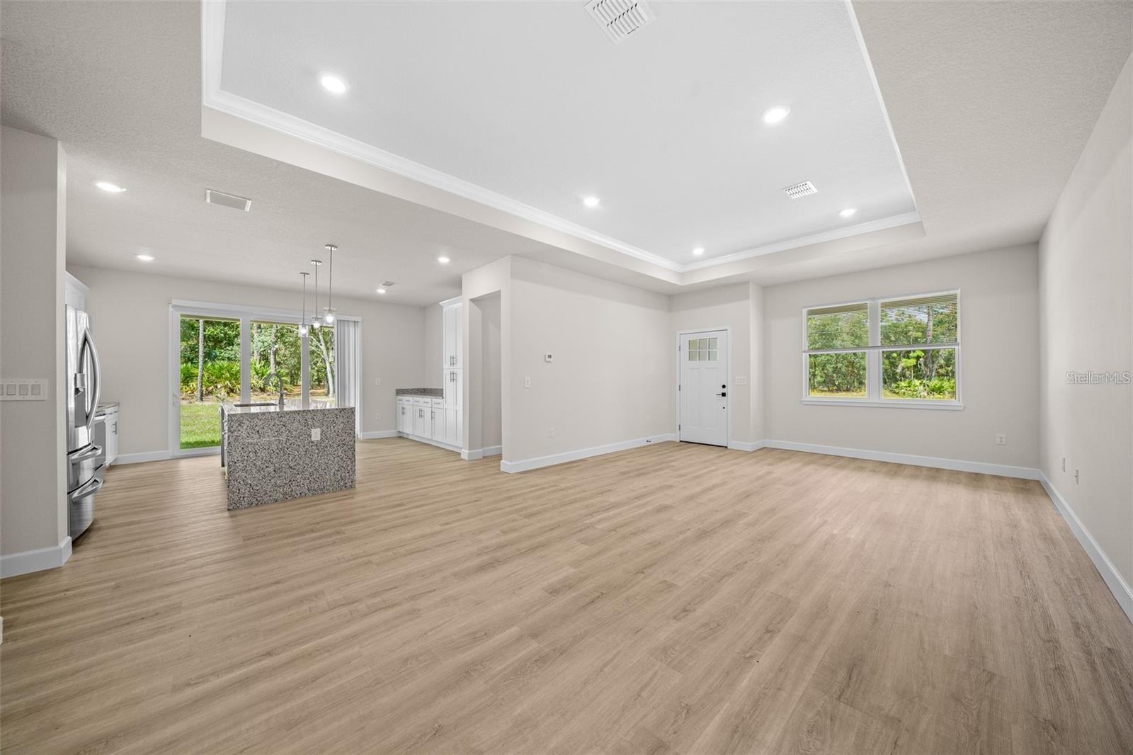 Listing photo id 0 for 968 Hampshire Boulevard