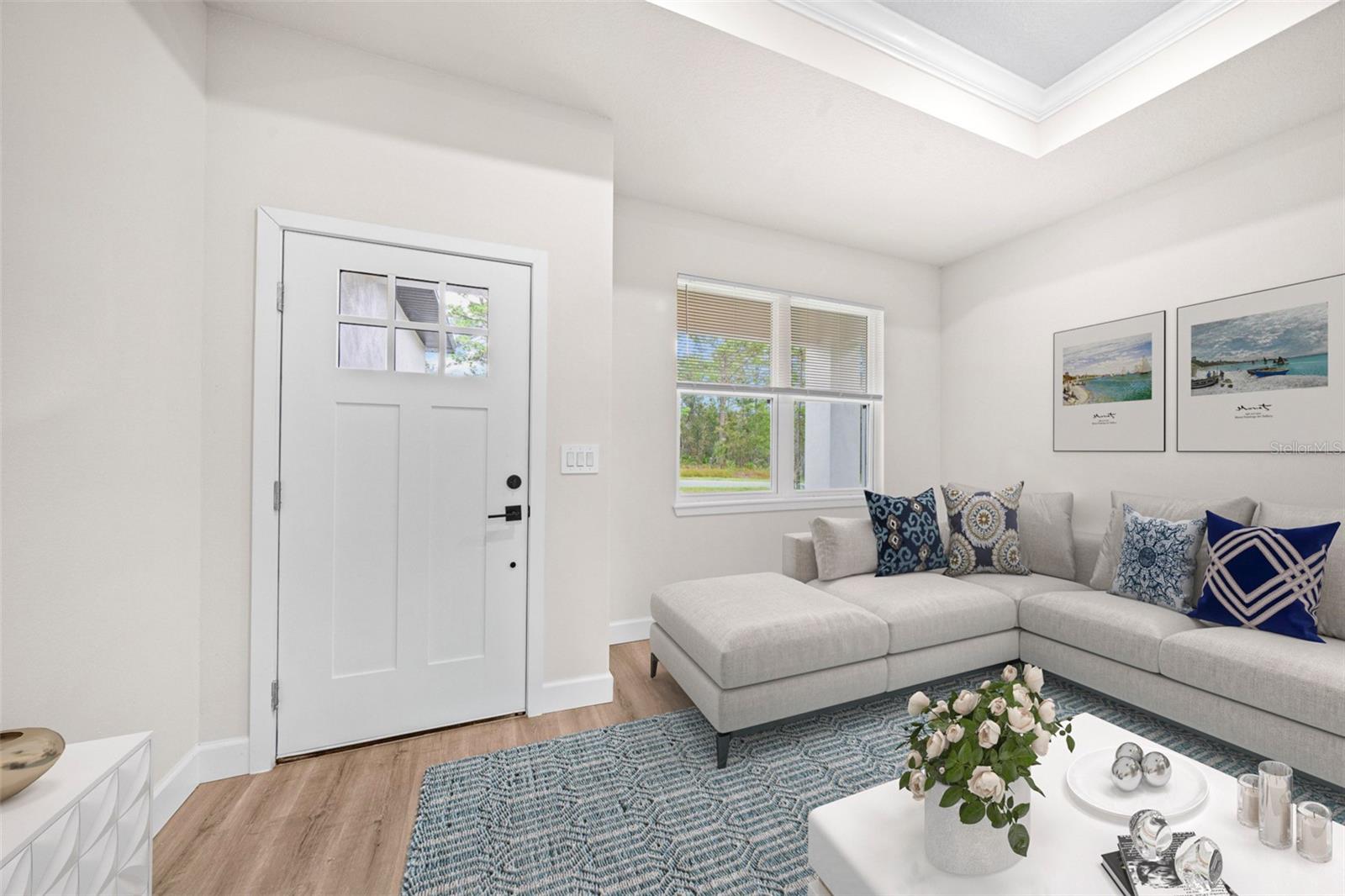 Listing photo id 1 for 968 Hampshire Boulevard