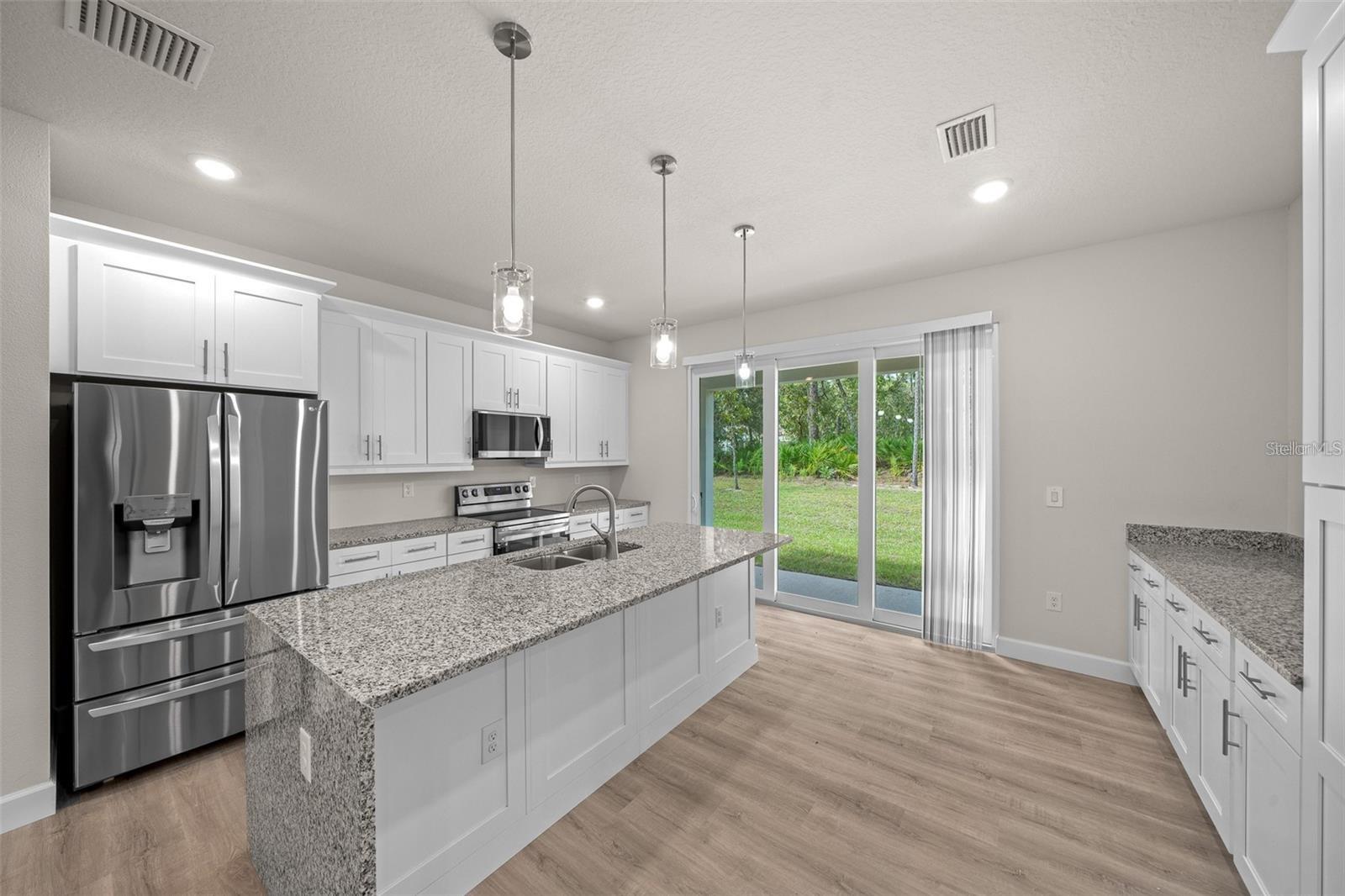Listing photo id 3 for 968 Hampshire Boulevard