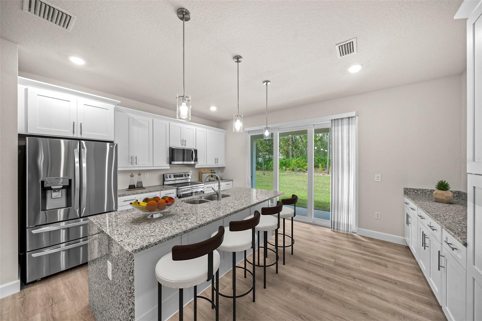 Listing photo id 4 for 968 Hampshire Boulevard